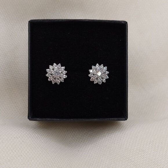 925 Sterling Silver Sparkling Flower Stud Earrings - Picture 4 of 13
